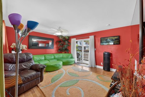 House in Oakland Park, Florida 3 bedrooms, 137.5 sq.m. № 2086279 - photo 3