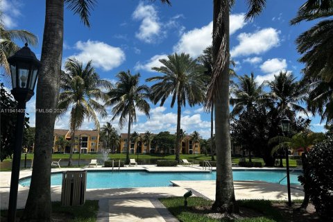 Condo in Miramar, Florida, 2 bedrooms  № 1998598 - photo 24