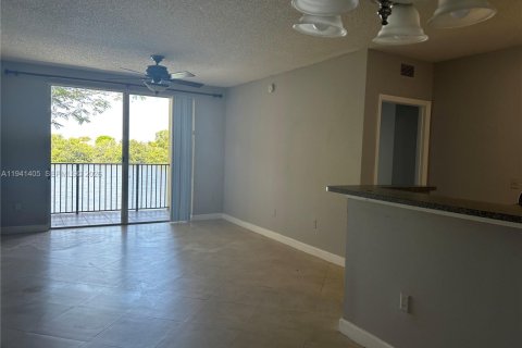 Condo in Miramar, Florida, 2 bedrooms  № 1998598 - photo 3