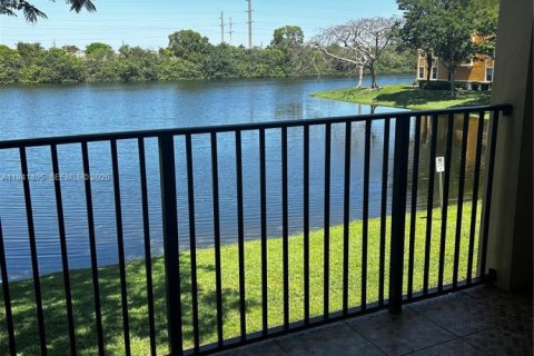 Condo in Miramar, Florida, 2 bedrooms  № 1998598 - photo 2