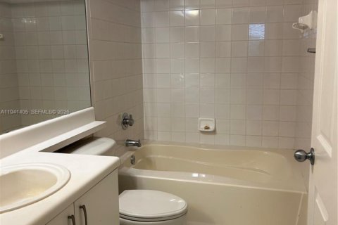 Condo in Miramar, Florida, 2 bedrooms  № 1998598 - photo 13