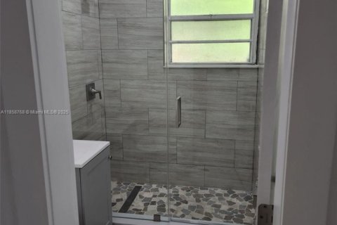 Commercial property in Miami Beach, Florida 318.19 sq.m. № 1958000 - photo 14