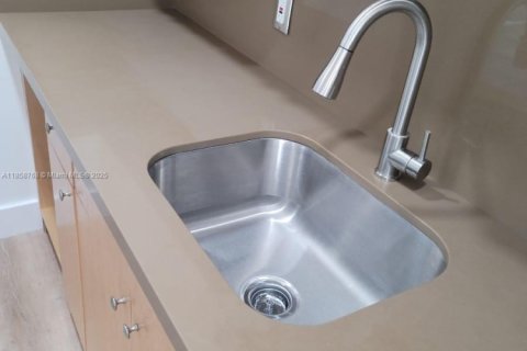 Commercial property in Miami Beach, Florida 318.19 sq.m. № 1958000 - photo 8