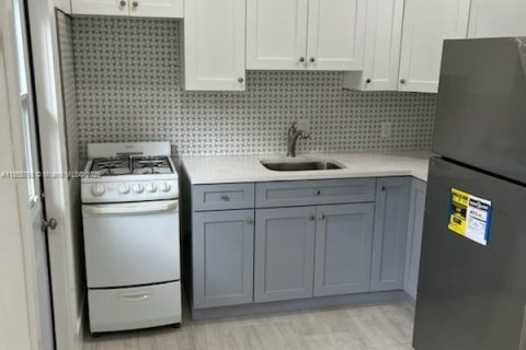 Commercial property in Miami Beach, Florida 318.19 sq.m. № 1958000 - photo 18