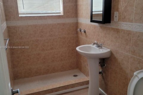 Commercial property in Miami Beach, Florida 318.19 sq.m. № 1958000 - photo 9