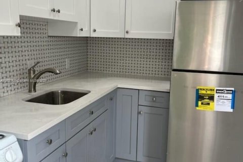 Commercial property in Miami Beach, Florida 318.19 sq.m. № 1958000 - photo 20