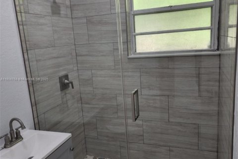 Commercial property in Miami Beach, Florida 318.19 sq.m. № 1958000 - photo 15