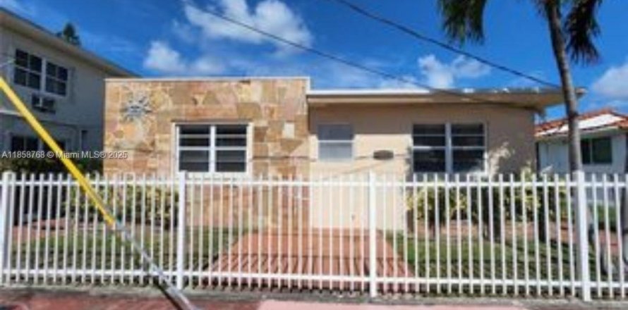 Commercial property in Miami Beach, Florida 318.19 sq.m. № 1958000