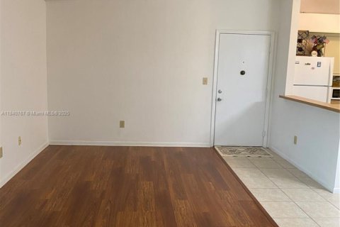 Купить кондоминиум в Тамарак, Флорида 2 спальни, 76.83м2, № 1958031 - фото 4