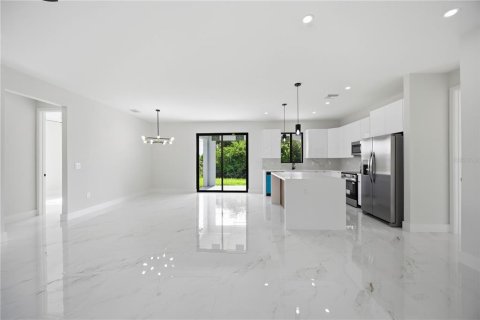 Villa ou maison à louer à Port Charlotte, Floride: 3 chambres, 121.52 m2 № 2406428 - photo 4