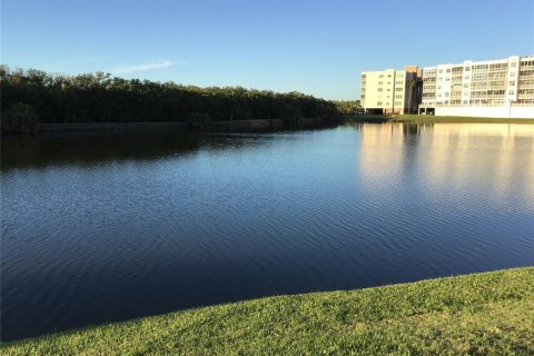 Condominio en venta en Saint Petersburg, Florida, 2 dormitorios, 104.98 m2 № 1582061 - foto 1