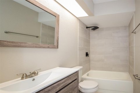 Villa ou maison à louer à Kissimmee, Floride: 4 chambres, 111.58 m2 № 2413832 - photo 12