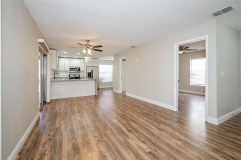 Villa ou maison à louer à Kissimmee, Floride: 4 chambres, 111.58 m2 № 2413832 - photo 2