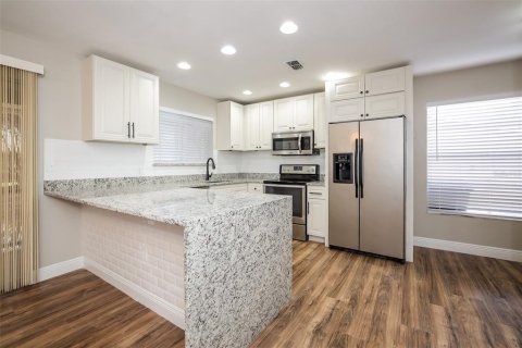 Villa ou maison à louer à Kissimmee, Floride: 4 chambres, 111.58 m2 № 2413832 - photo 4