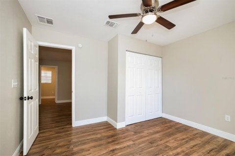 Villa ou maison à louer à Kissimmee, Floride: 4 chambres, 111.58 m2 № 2413832 - photo 10
