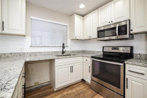 Villa ou maison à louer à Kissimmee, Floride: 4 chambres, 111.58 m2 № 2413832 - photo 5