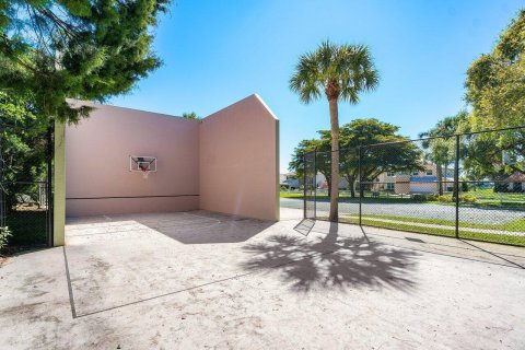 House in Boynton Beach, Florida 4 bedrooms, 267.74 sq.m. № 1224821 - photo 1