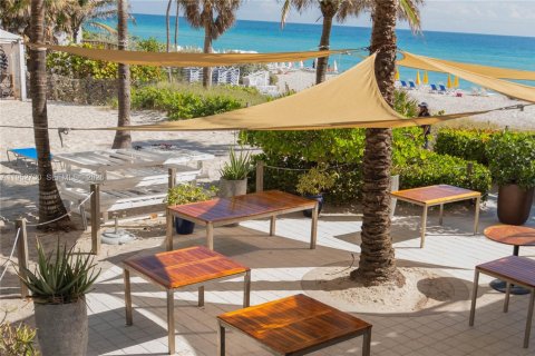 Condominio en venta en Hallandale Beach, Florida, 2 dormitorios, 95.69 m2 № 2009928 - foto 30