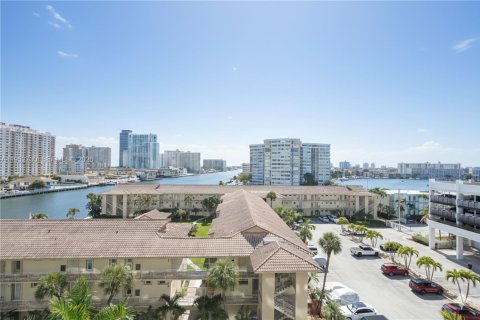 Condominio en venta en Hallandale Beach, Florida, 2 dormitorios, 95.69 m2 № 2009928 - foto 23
