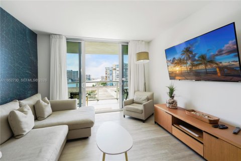 Condominio en venta en Hallandale Beach, Florida, 2 dormitorios, 95.69 m2 № 2009928 - foto 9