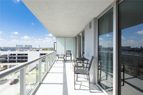 Condominio en venta en Hallandale Beach, Florida, 2 dormitorios, 95.69 m2 № 2009928 - foto 12