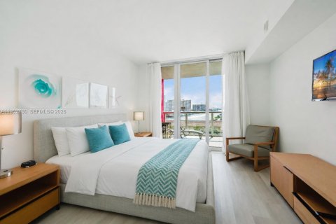 Condominio en venta en Hallandale Beach, Florida, 2 dormitorios, 95.69 m2 № 2009928 - foto 14