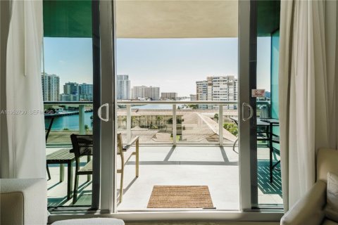 Condominio en venta en Hallandale Beach, Florida, 2 dormitorios, 95.69 m2 № 2009928 - foto 10