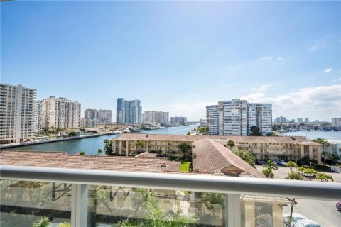 Condominio en venta en Hallandale Beach, Florida, 2 dormitorios, 95.69 m2 № 2009928 - foto 13