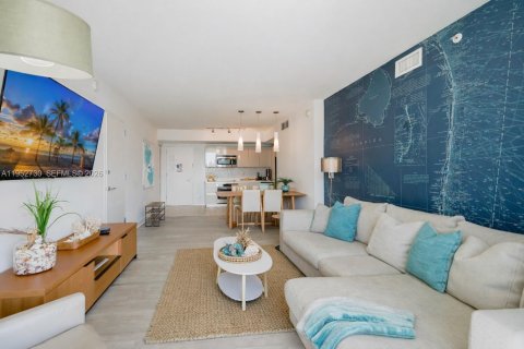 Condominio en venta en Hallandale Beach, Florida, 2 dormitorios, 95.69 m2 № 2009928 - foto 5