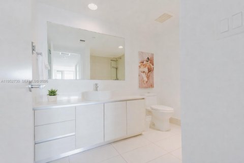 Condominio en venta en Hallandale Beach, Florida, 2 dormitorios, 95.69 m2 № 2009928 - foto 16