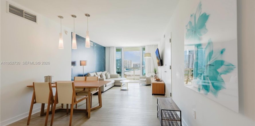 Condominio en Hallandale Beach, Florida, 2 dormitorios  № 2009928