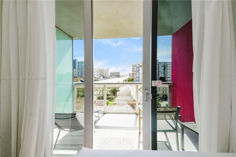 Condominio en venta en Hallandale Beach, Florida, 2 dormitorios, 95.69 m2 № 2009928 - foto 21