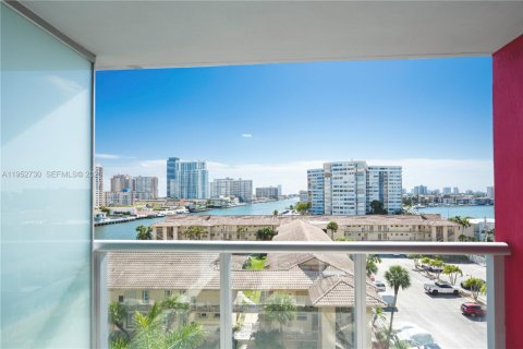 Condominio en venta en Hallandale Beach, Florida, 2 dormitorios, 95.69 m2 № 2009928 - foto 22