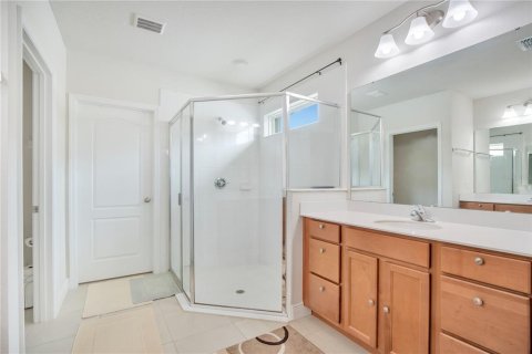House in Apopka, Florida 4 bedrooms, 211.63 sq.m. № 2205110 - photo 17