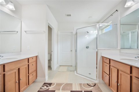 House in Apopka, Florida 4 bedrooms, 211.63 sq.m. № 2205110 - photo 16