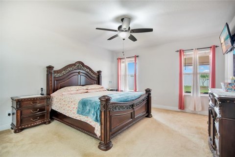 House in Apopka, Florida 4 bedrooms, 211.63 sq.m. № 2205110 - photo 14