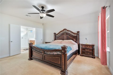 House in Apopka, Florida 4 bedrooms, 211.63 sq.m. № 2205110 - photo 15