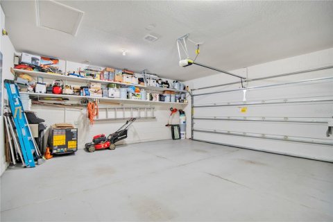 House in Apopka, Florida 4 bedrooms, 211.63 sq.m. № 2205110 - photo 26