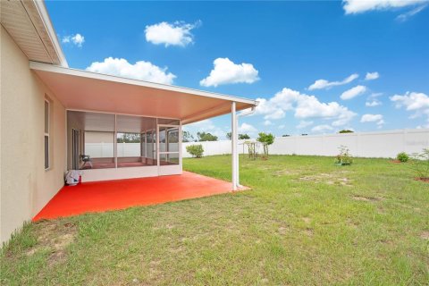 House in Apopka, Florida 4 bedrooms, 211.63 sq.m. № 2205110 - photo 29