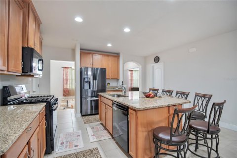 House in Apopka, Florida 4 bedrooms, 211.63 sq.m. № 2205110 - photo 10