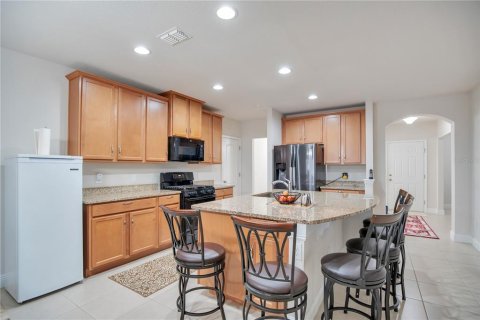 House in Apopka, Florida 4 bedrooms, 211.63 sq.m. № 2205110 - photo 9