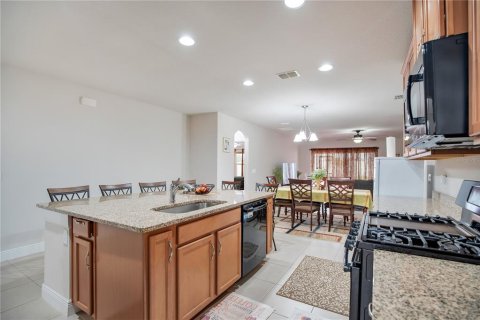 House in Apopka, Florida 4 bedrooms, 211.63 sq.m. № 2205110 - photo 11
