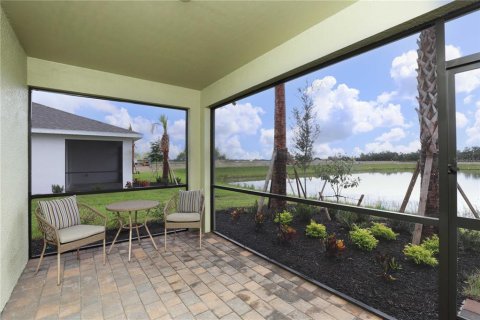 House in Punta Gorda, Florida 2 bedrooms, 138.98 sq.m. № 2111417 - photo 26