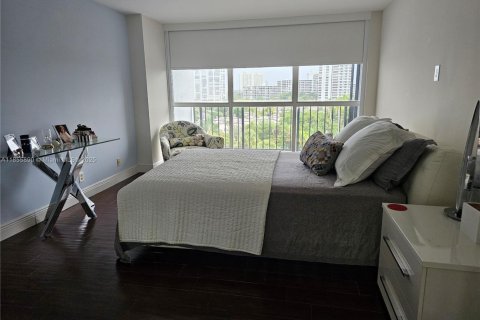 Купить кондоминиум в Халландейл-Бич, Флорида 2 спальни, 99.87м2, № 1881460 - фото 12
