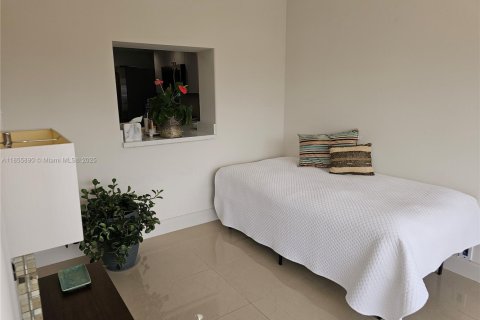Купить кондоминиум в Халландейл-Бич, Флорида 2 спальни, 99.87м2, № 1881460 - фото 18