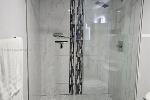 Купить кондоминиум в Халландейл-Бич, Флорида 2 спальни, 99.87м2, № 1881460 - фото 16
