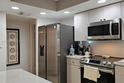 Купить кондоминиум в Халландейл-Бич, Флорида 2 спальни, 99.87м2, № 1881460 - фото 9