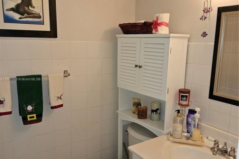 Купить кондоминиум в Халландейл-Бич, Флорида 2 спальни, 99.87м2, № 1881460 - фото 21
