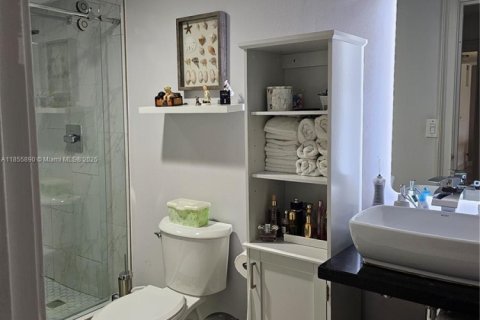 Купить кондоминиум в Халландейл-Бич, Флорида 2 спальни, 99.87м2, № 1881460 - фото 15