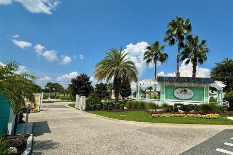 House in Lady Lake, Florida 3 bedrooms, 220.09 sq.m. № 1280171 - photo 15